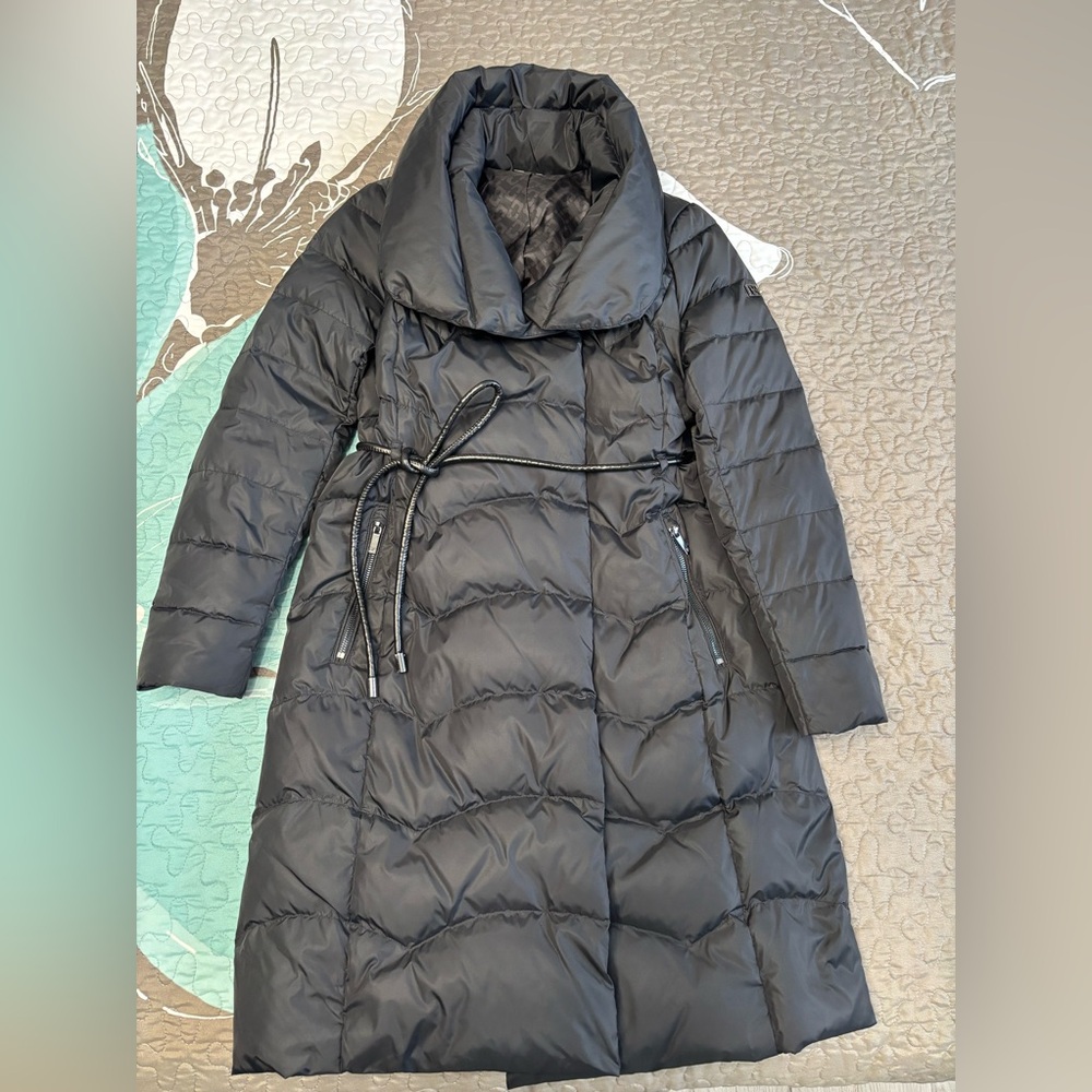 Diane von Furstenberg (DVF) puffer coat  with leather belt Size S. Color black.